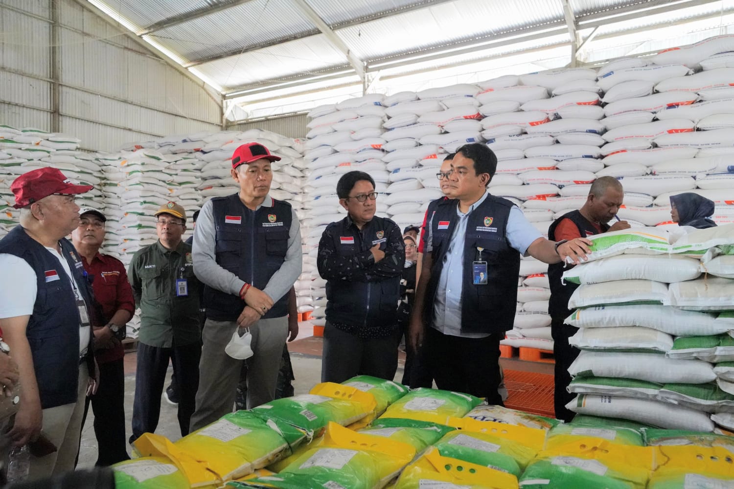 Sahli Yuas Elko Pimpin Pemantauan Harga Pangan di Pasar Besar Palangka Raya