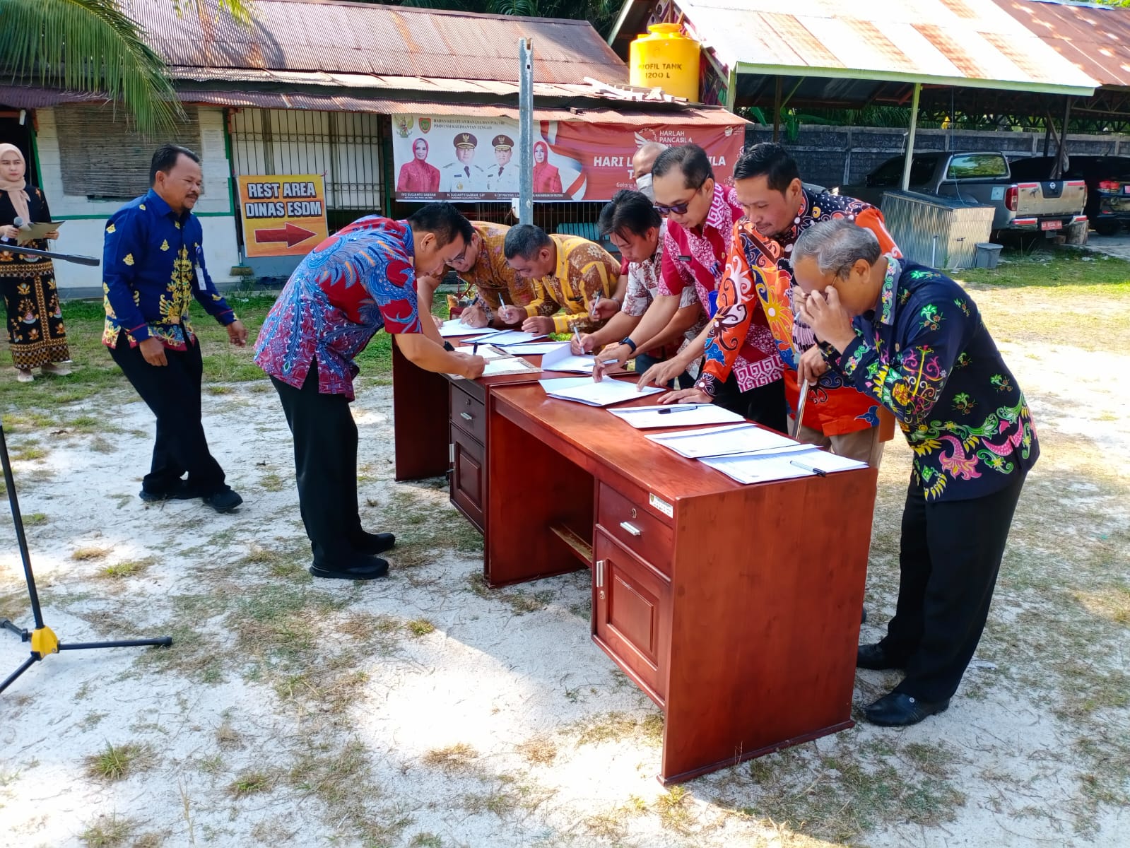 Jelang Pemilu Serentak Tahun 2024, DESDM Laksanakan Pengucapan Ikrar Bersama dan Penandatanganan Pakta Integritas Netralitas ASN
