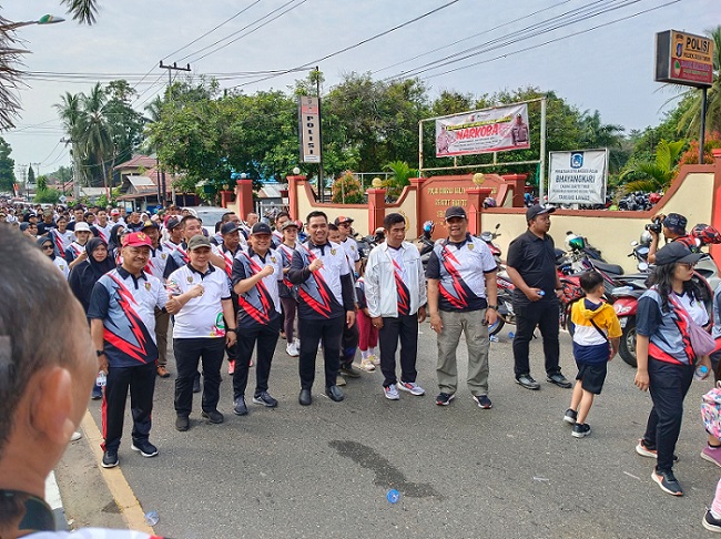 Kadisbun Prov. Kalteng Ikuti Jalan Sehat Berkah dan Pasar Murah di Tamiang Layang Kabupaten Barito Timur