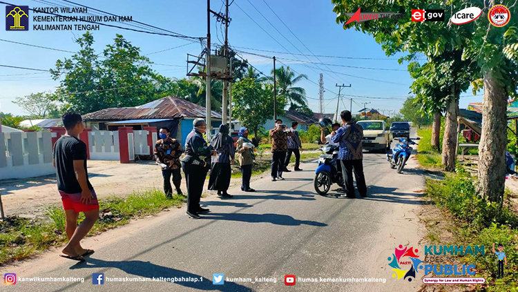 Pembagian Masker Oleh Bapas Kelas II Sampit Dalam Rangka Hari Dharma Karyadhika