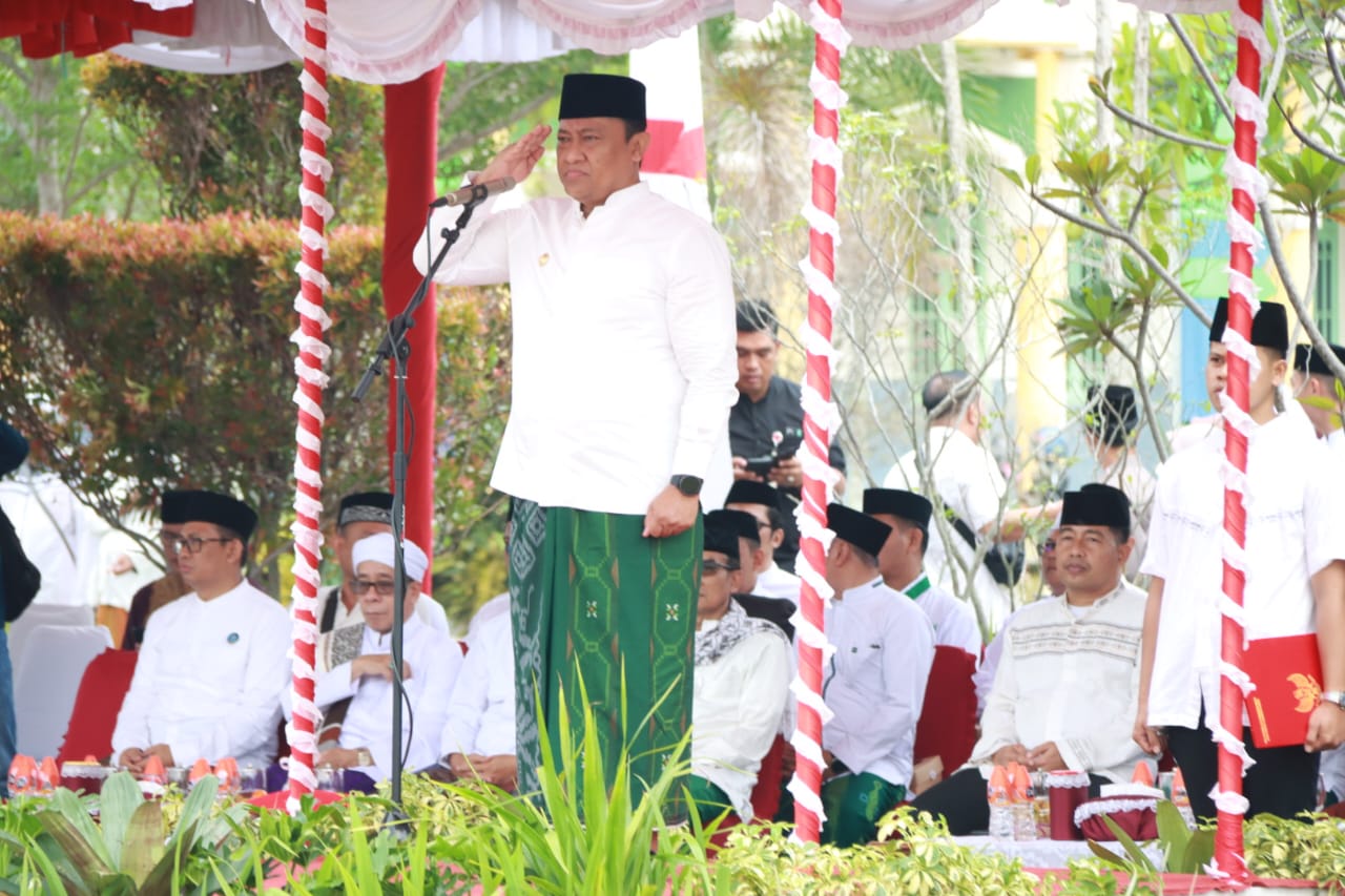 Wagub Edy Pratowo Pimpin Apel Hari Santri Tingkat Provinsi Kalteng Tahun 2023