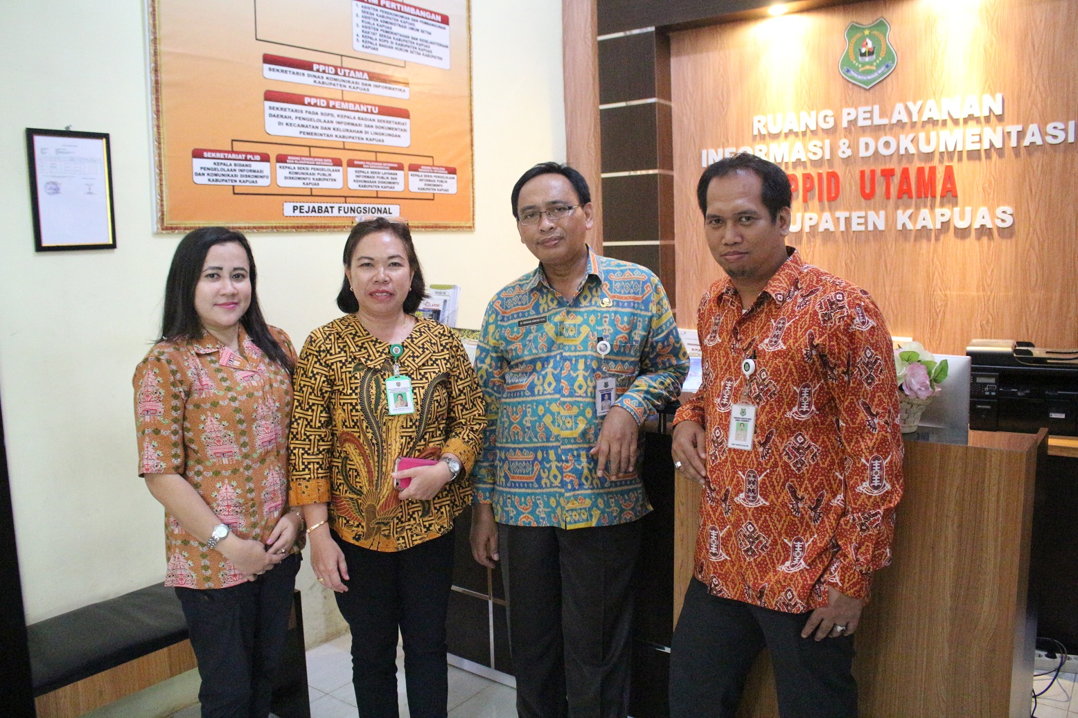 Pejabat PPID Diskominfosantik Provinsi Kalteng Kunjungi PPID Utama Kabupaten Kapuas