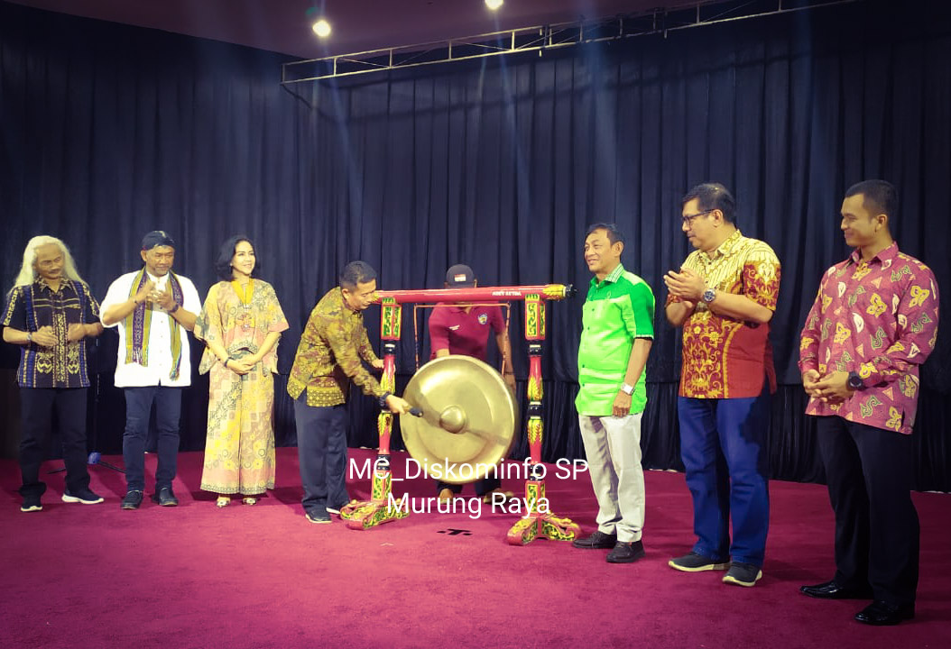 Wabup Membuka Festival Kreatifitas Seni Tari Khas Murung Raya  