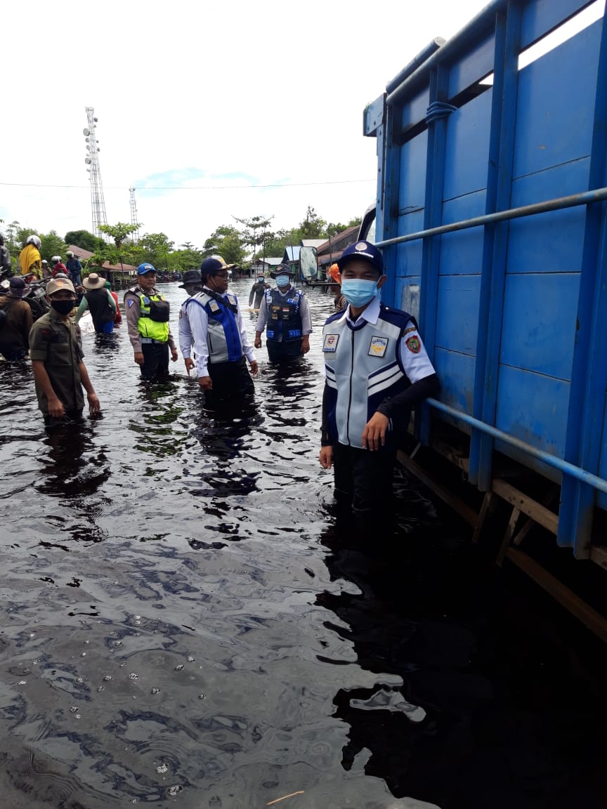 Dishub Prov Kalteng Laksanakan Monitoring  Banjir Tumbang Nusa Kabupaten Pulang Pisau