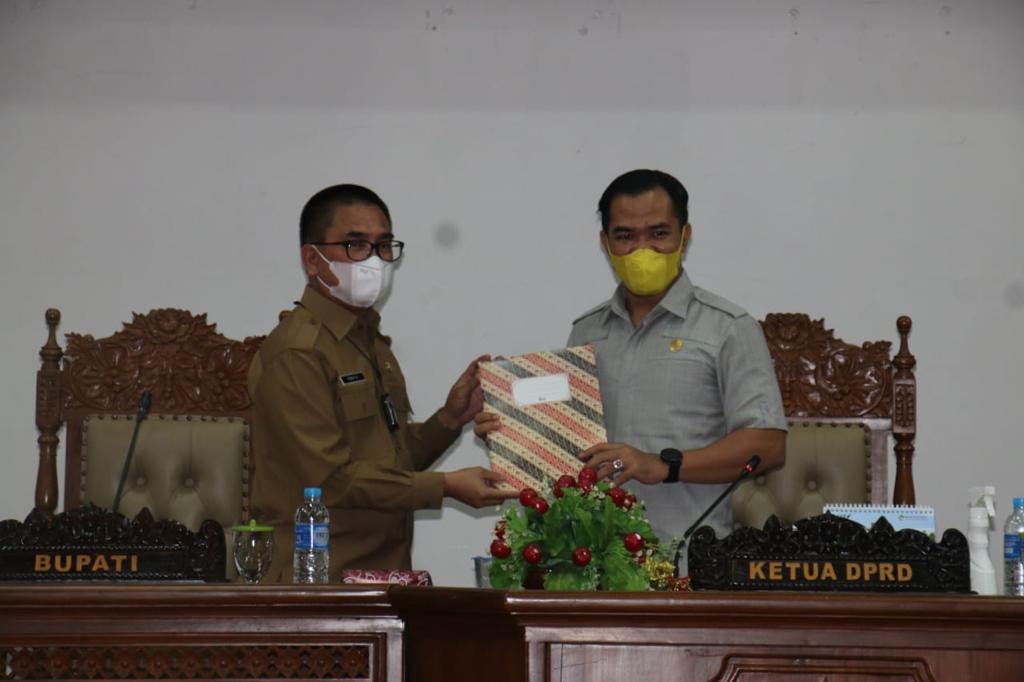 Wakili Bupati, Sekda Pulang Pisau Sampaikan Pidato Tanggapan dan Pandangan Umum Fraksi