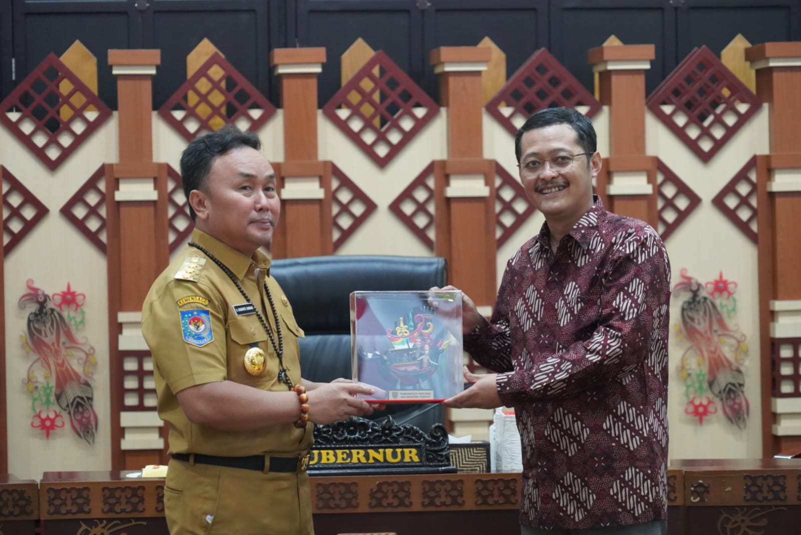Gubernur Sugianto Sabran : Perkebunan Besar Wajib Membangun Kualitas Kemitraan untuk Mensejahterakan Masyarakat Sekitar