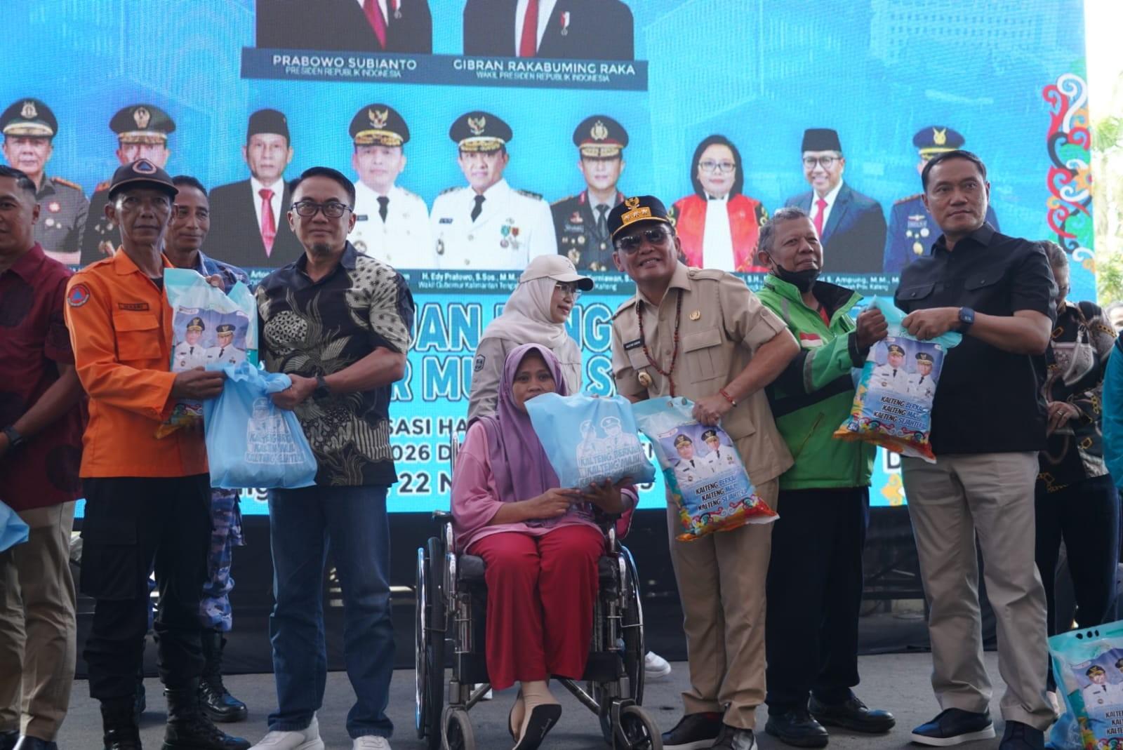 Gubernur Kalteng Buka Pasar Murah dan Salurkan Bantuan Pangan Presiden, Ringankan Beban Masyarakat Jelang Natal dan Tahun Baru