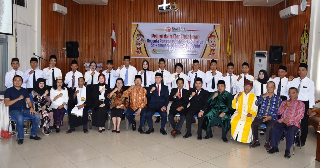 Wabup Hadiri Pelantikan dan Buka Pelatihan Anggota Panwas Kecamatan