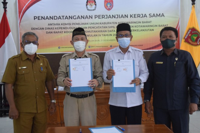 KPU bersama Disdukcapil Kobar Tanda Tangani MoU Sinkronisasi Data Penduduk