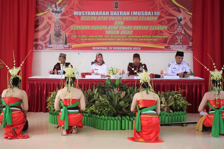 Pj. Bupati Buka Musyawarah Daerah Dewan Adat Dayak III Barito Selatan
