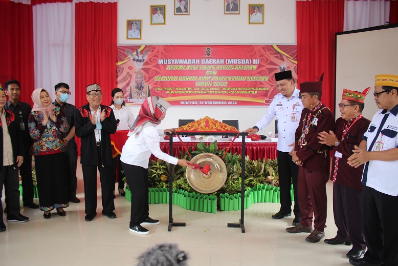 Pj. Bupati Buka Musyawarah Daerah Dewan Adat Dayak III Barito Selatan