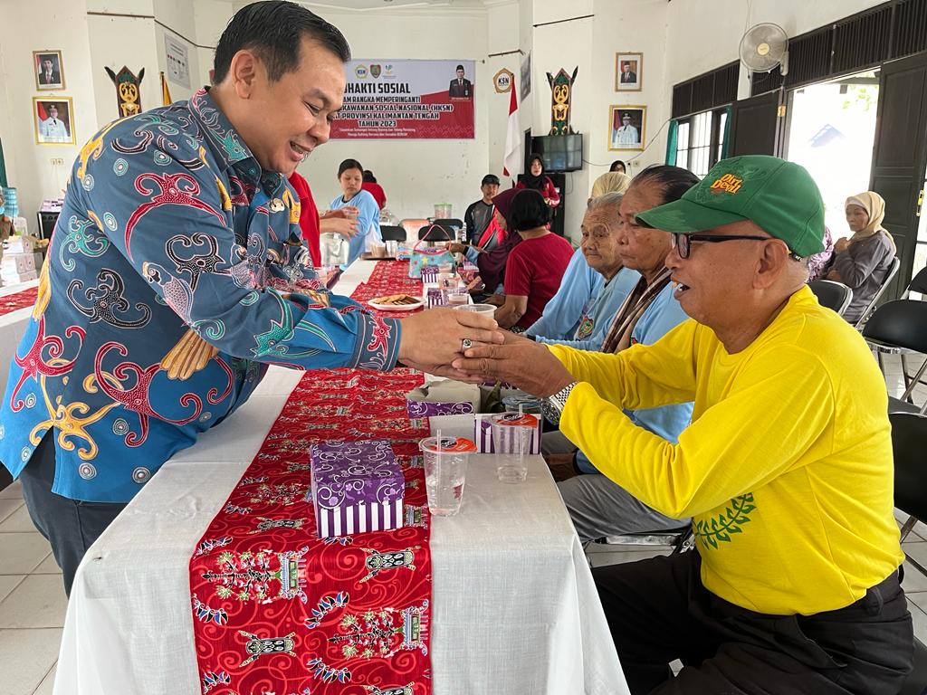 Dinsos Prov. Kalteng Adakan Bhakti Sosial Memperingati HKSN Tahun 2023