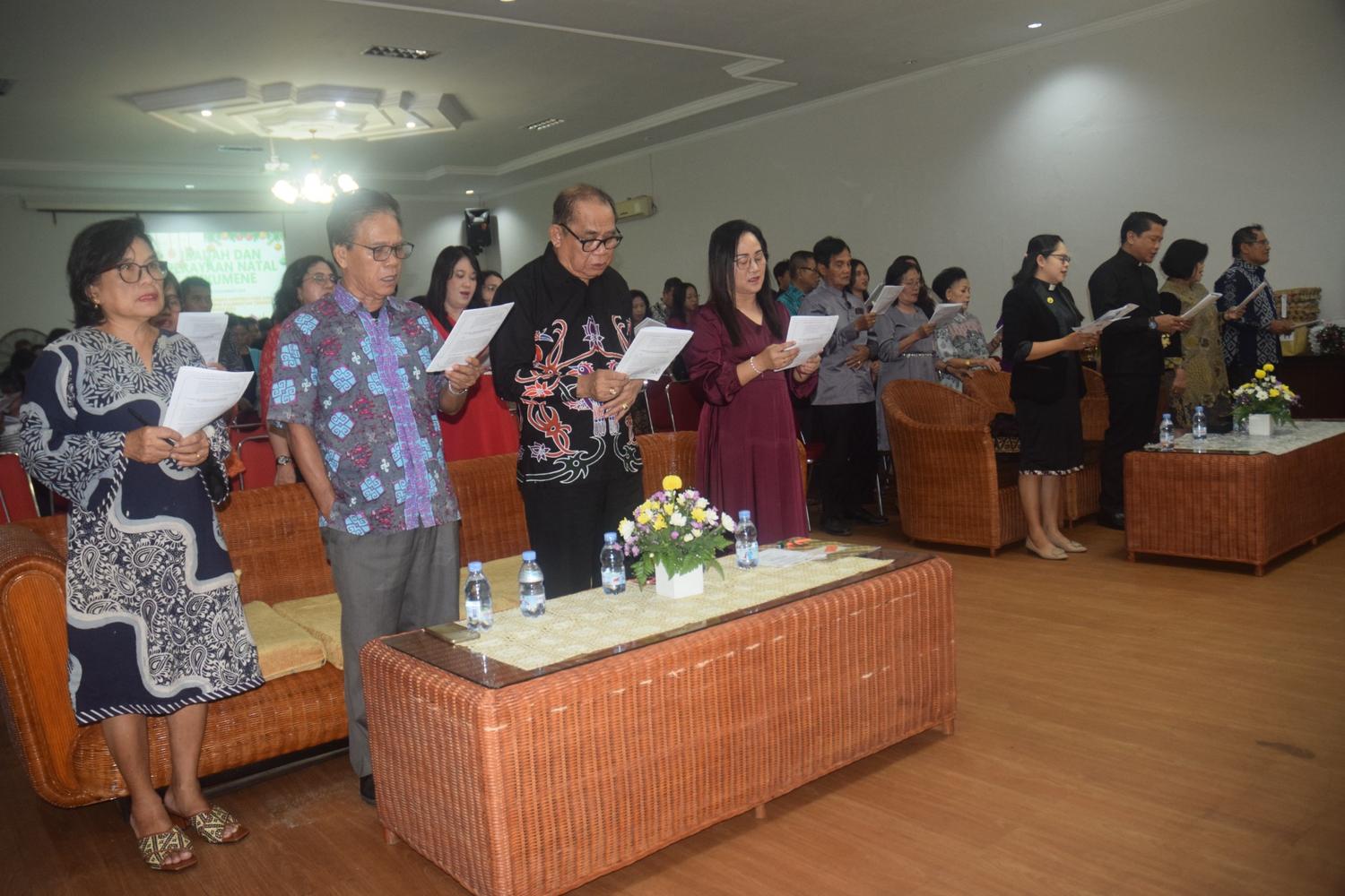 Segenap ASN dan Pensiunan Dinas TPHP dan Dinas Ketahanan Pangan Prov. Kalteng Rayakan Natal dengan Sukacita