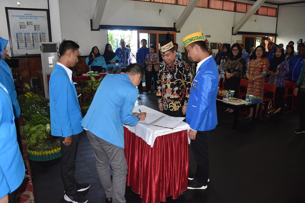 Ben Hadiri Pelantikan Pengurus KNPI Kapuas