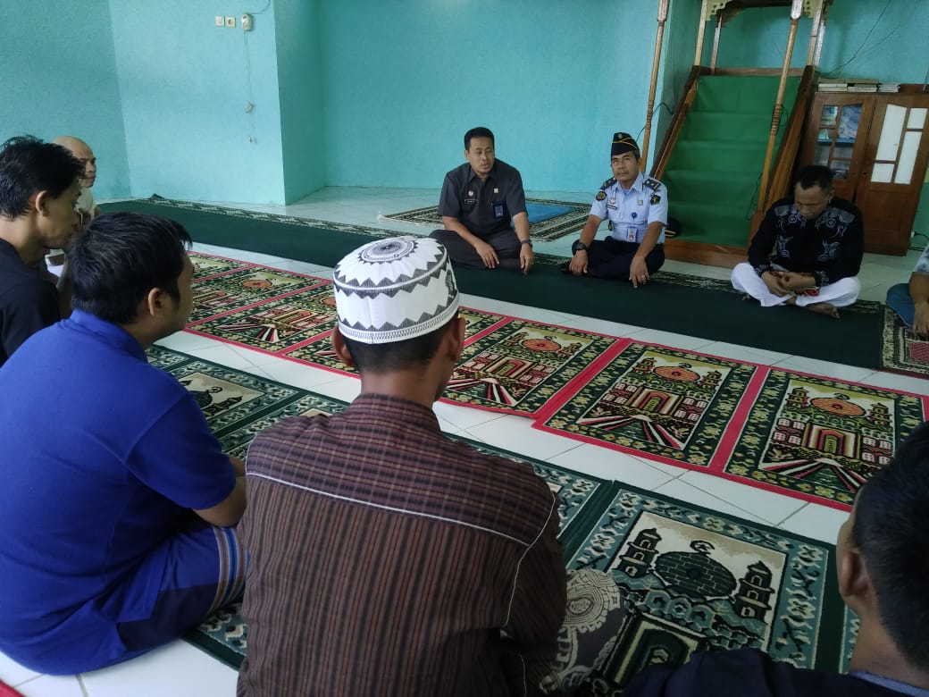 Kalapas Muara Teweh Beri Arahan WBP Blok Pesantren