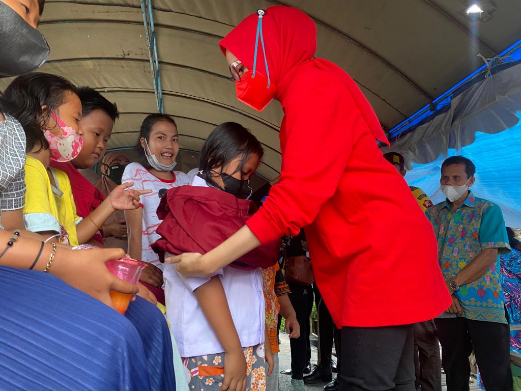 Ketua Kwarda Ivo Sugianto Sabran Saluran Bantuan Keperluan Sekolah Untuk Anak Korban Kebakaran Puntun