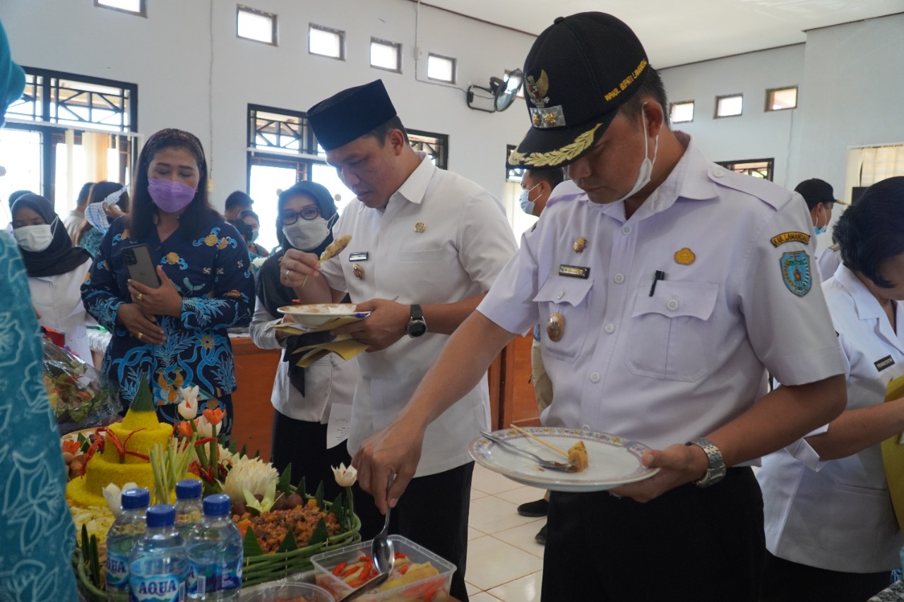 Peringati HUT ke-17 Menthobi Raya, Bupati : Lestarikan dan Junjung Tinggi Adat Istiadat