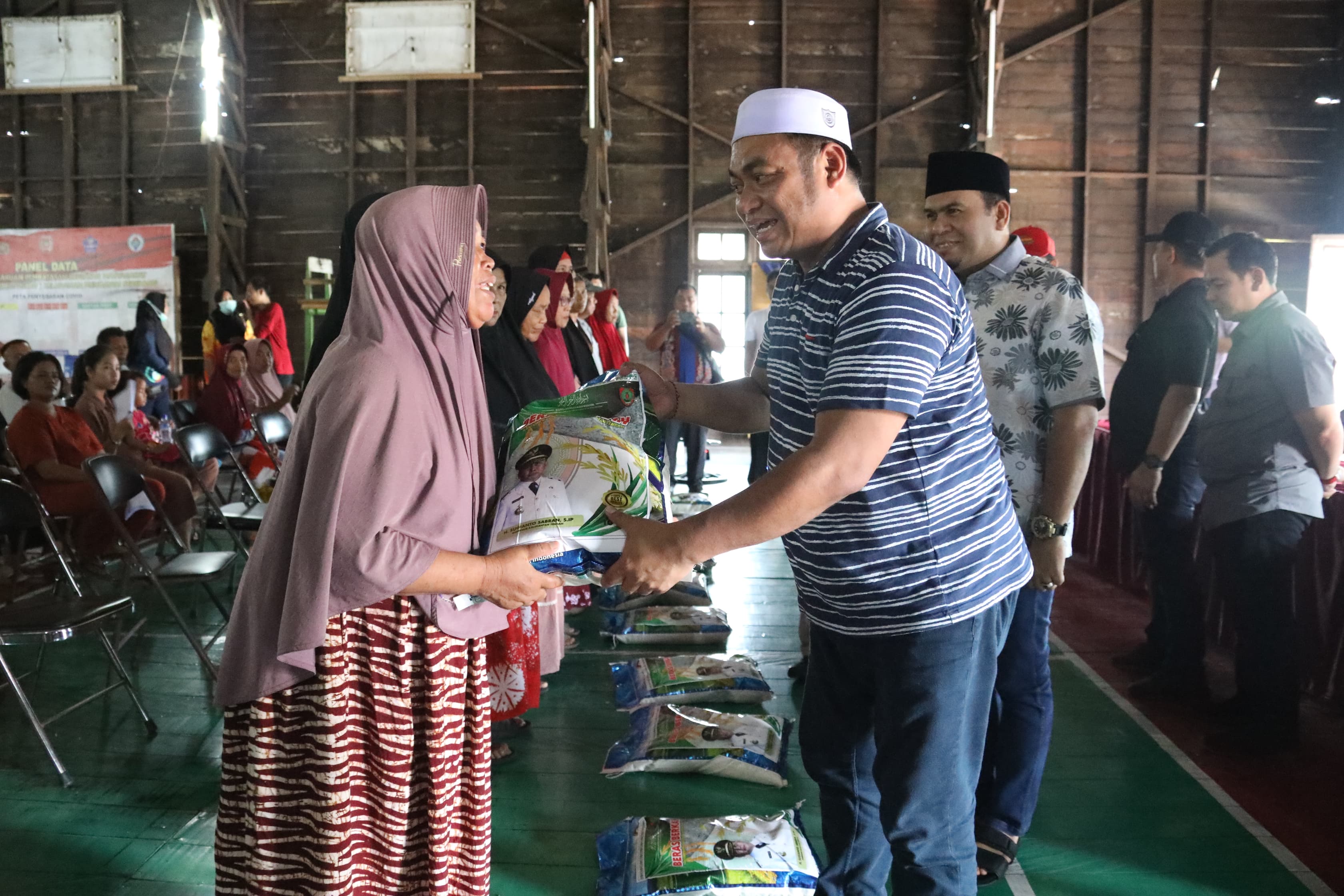 Lanjut Kendalikan Inflasi Daerah di Empat Kelurahan di Kecamatan Arut Selatan, Masyarakat Antusias Sambut Pasar Murah Berbagi Berkah