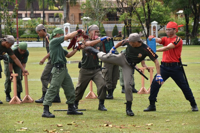 Hari ulang Tahun Satpol PP, Satlinmas, dan Satuan Damkar Menampilkan Atraksi