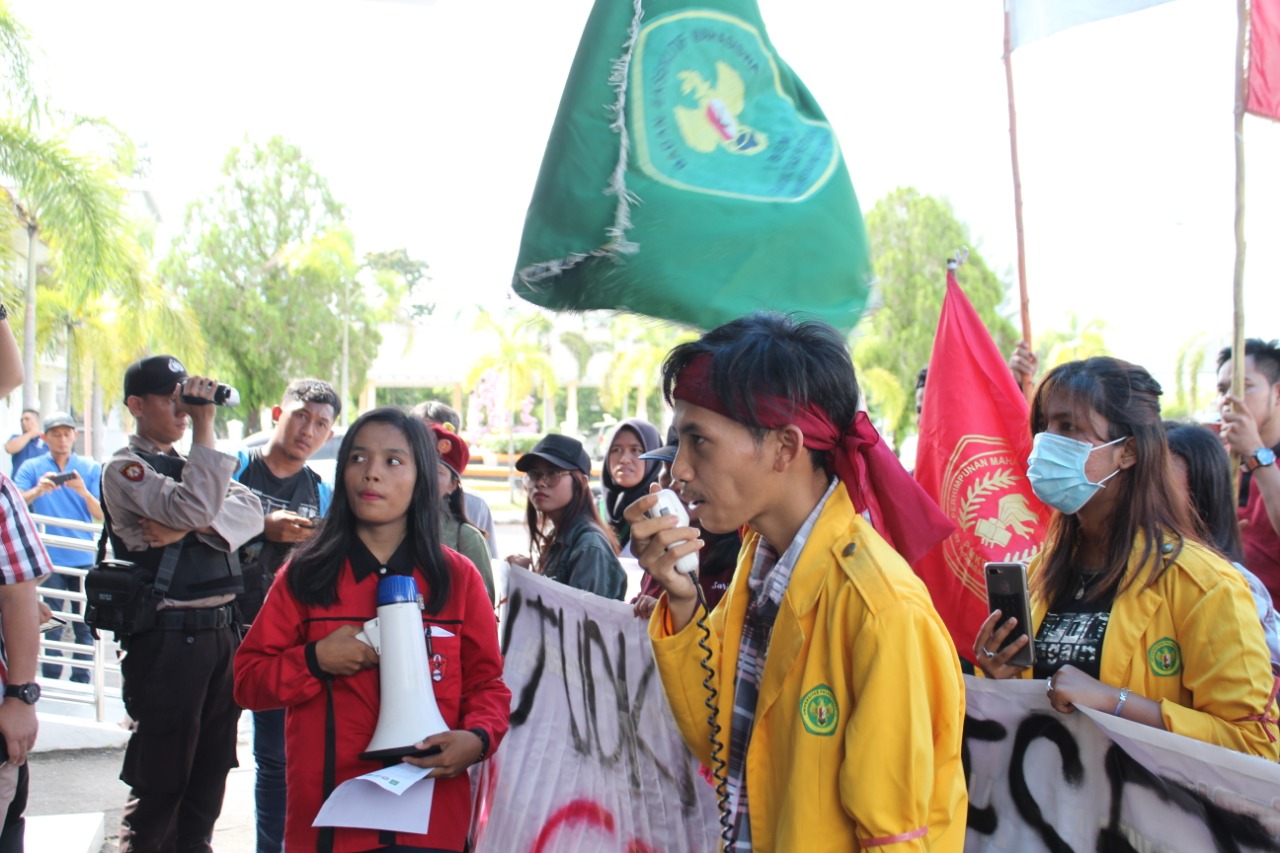 Aliansi Pemuda Peduli Kesetaraan Gelar Aksi Damai di Halaman Kantor DPRD