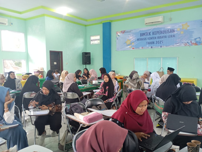Penguatan Literasi Budaya Lokal, Dispursip Kobar Selenggarakan Bimtek Menulis