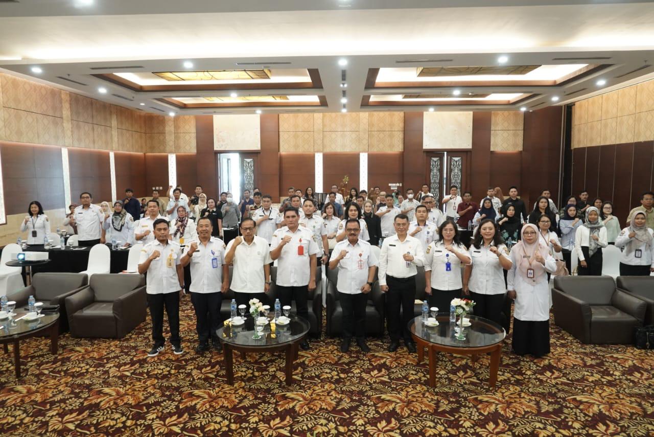Sahli Gubernur Bidang Pemkumpol Herson B Aden Buka Bimtek Implementasi Perizinan dan Pengawasan Perizinan Berusaha Berbasis Risiko