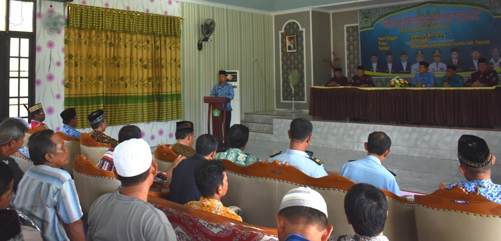 Bupati Serahkan Paket Peduli Baznas