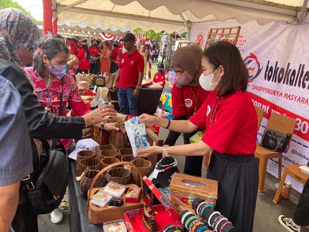 Semarakkan Harjad Kalteng, Dekranasda Gelar Bazzar Produk Unggulan IKM