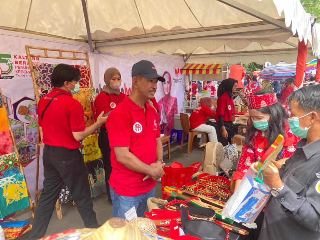 Semarakkan Harjad Kalteng, Dekranasda Gelar Bazzar Produk Unggulan IKM