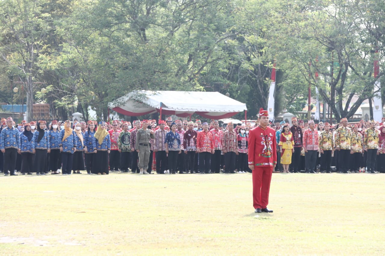 Puncak Harjad ke-66 Provinsi Kalteng, Wagub Edy Pratowo Serahkan Penghargaan kepada Para Perempuan Inspiratif