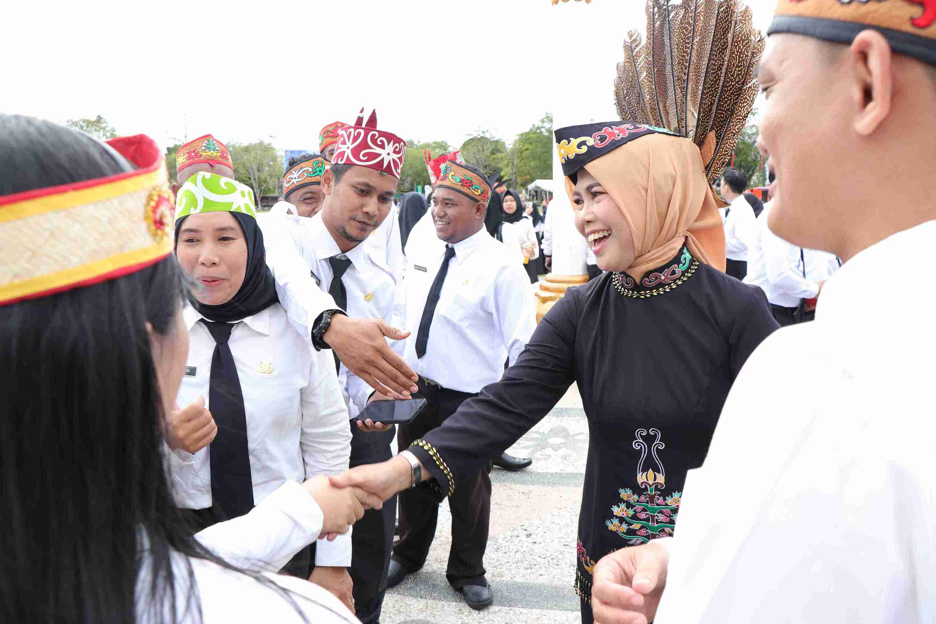Gubernur Kalteng Serahkan Langsung SK CPNS dan SK PPPK Tahap 1, Kepala BKD: Berkomitmen Tingkatkan Kualitas SDM Aparatur