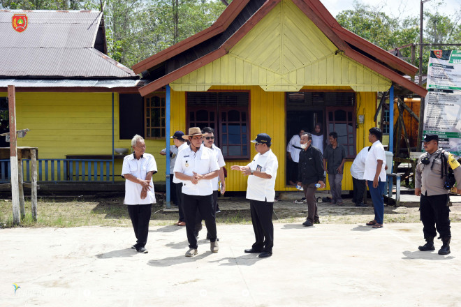 Masuk 50 Besar ADWI, Pj Bupati Kobar Kunjungi Desa Sekonyer