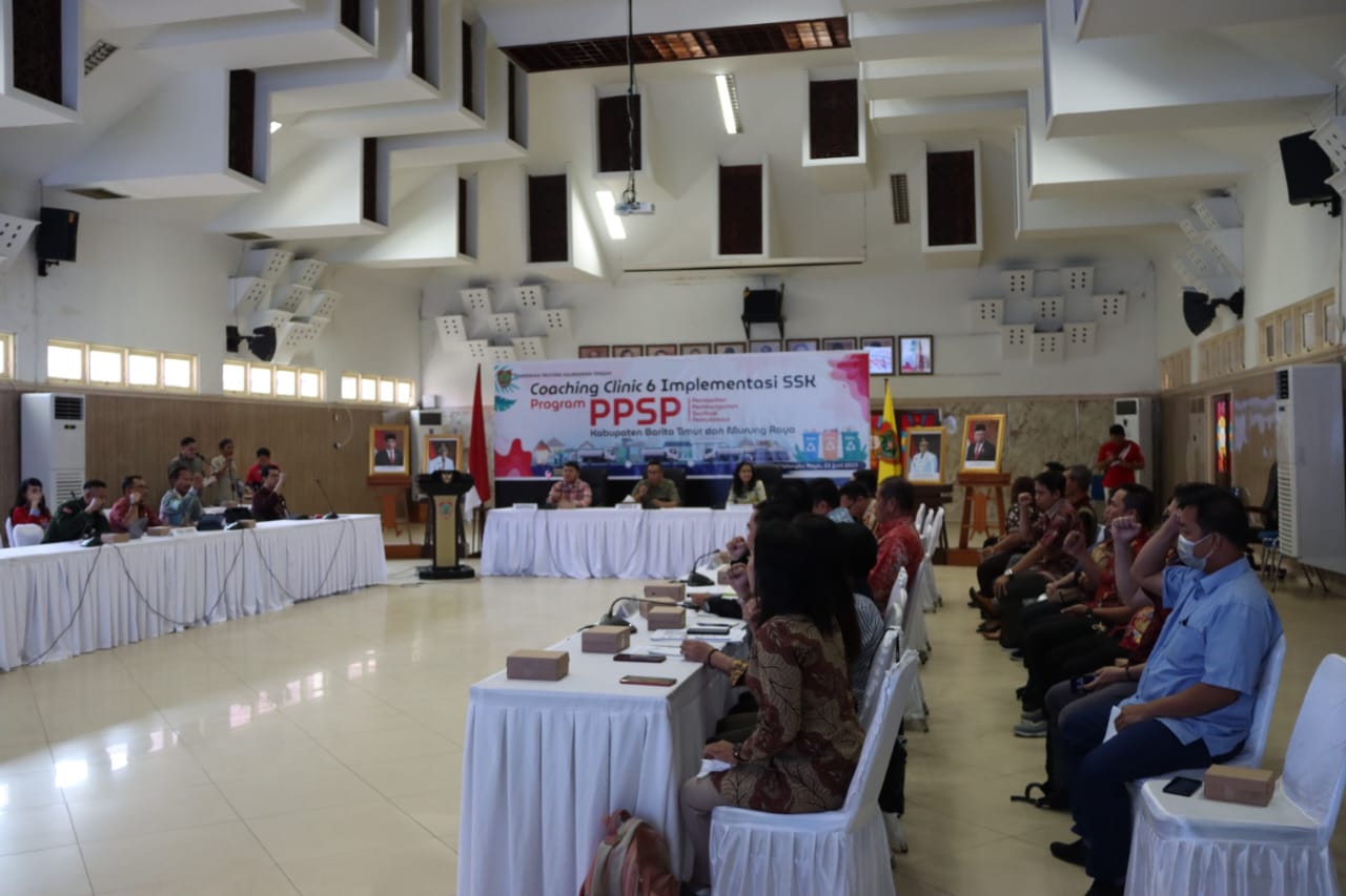 Asisten Ekbang Leonard S. Ampung Buka Coaching Clinic 6 Implementasi Strategi SSK Program PPSP Kabupaten Barito Timur dan Murung Raya