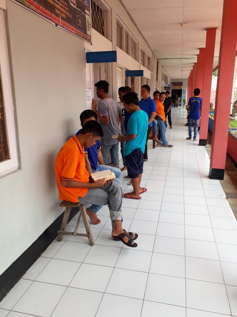Kunjungan Perpustakaan Keliling Ke Lapas Muara Teweh Hialngkan Dahaga Baca Para WBP