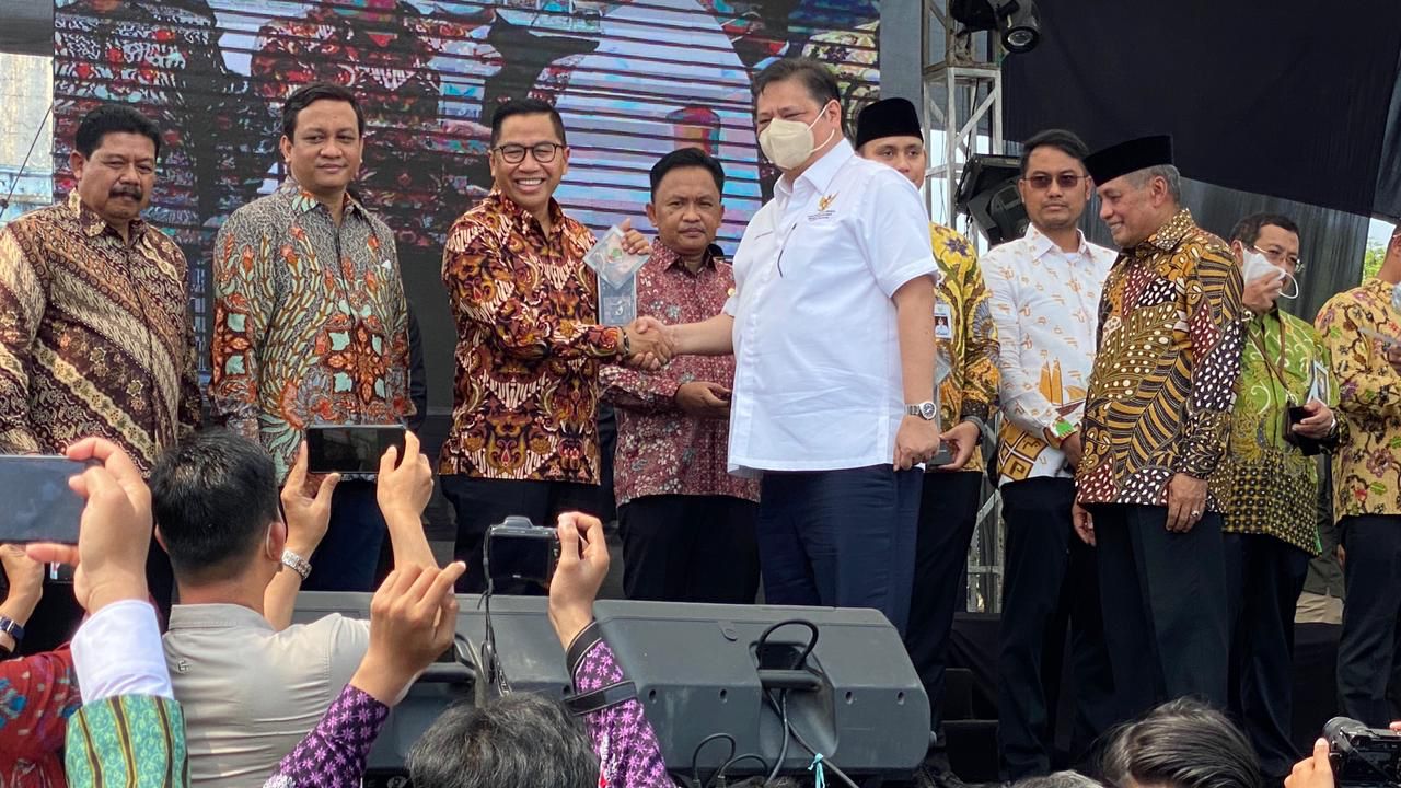 Puncak Harkopnas 2022, Gubernur Sugianto Sabran Raih Penghargaan Sebagai Tokoh Penggerak Koperasi, Kategori Utama