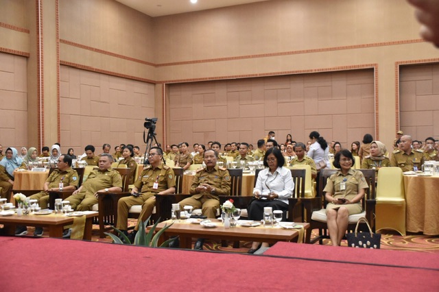 Kepala Bappedalitbang Leonard S Ampung Buka Forum Rancangan Teknokratik RPJMD Provinsi Kalteng Tahun 2025-2029