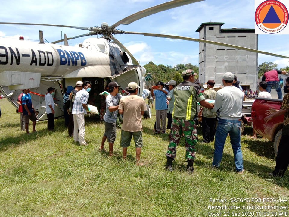 Penyaluran Bansos Menggunakan Helikopter