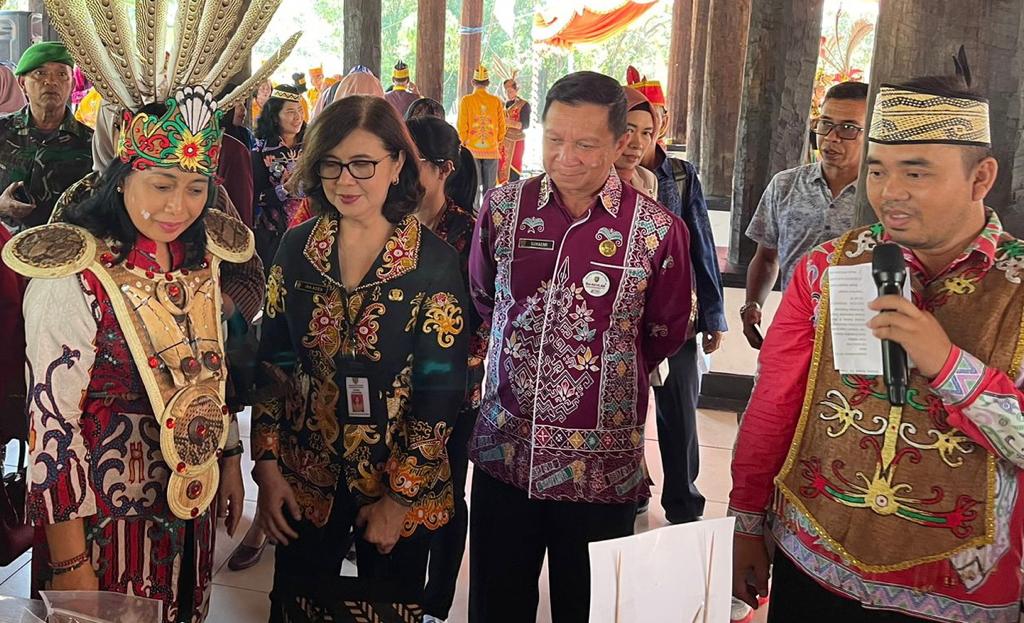 Sahli Suhaemi dan Kadis P3APPKB Dampingi Menteri PPPA RI Kunjungan Kerja ke Kab. Kapuas