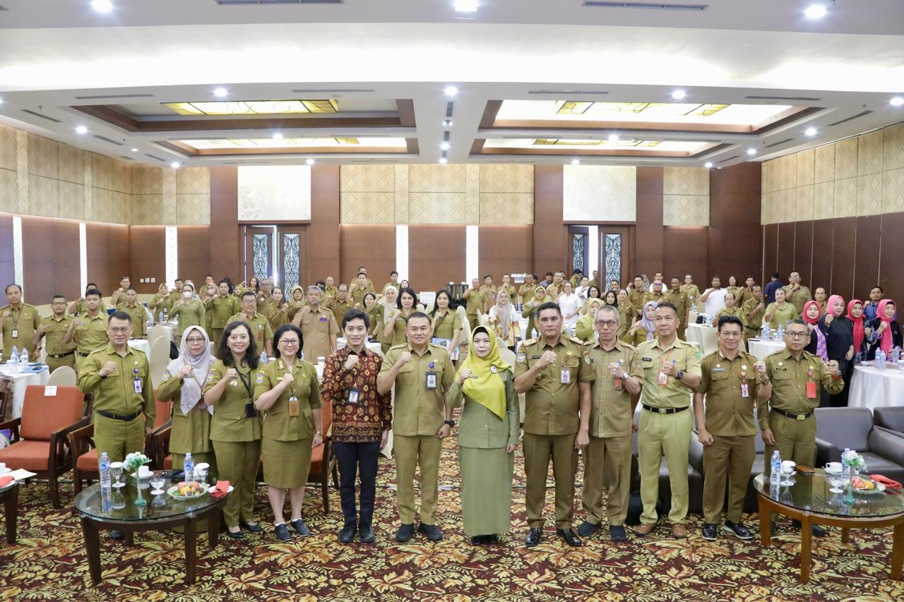 Asisten Ekbang Sri Widanarni Buka Rapat Konsolidasi Realisasi Investasi Kabupaten/Kota se-Kalteng dan Pengisian Capaian Serta Target Investasi Tahun 2024