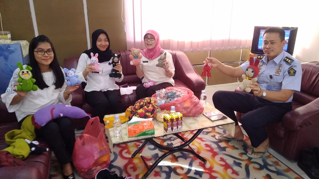 Hasil Karya WBP Lapas Muara Teweh Meriahkan Stand Dinas Tenaga Kerja, Transmigrasi, Koperasi & UMKM Barito Utara Dalam Acara PORPROV Mini Fest 2018