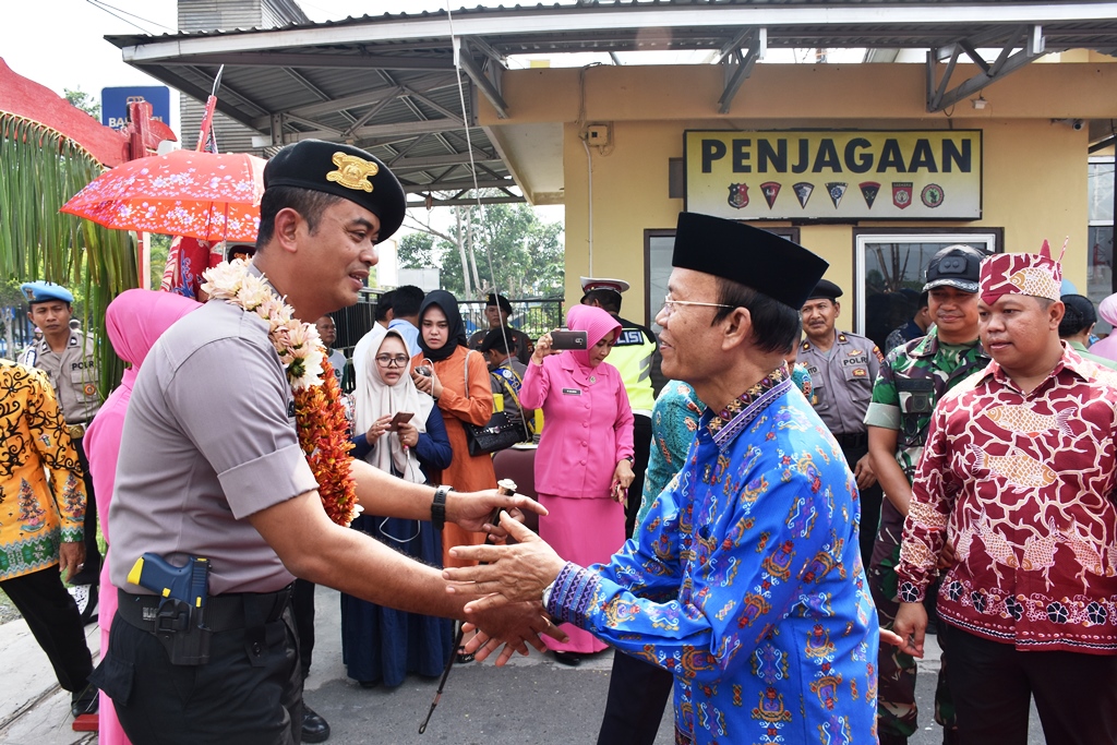 Bupati Ramah Tamah Pejabat Baru Kapolres Kapuas