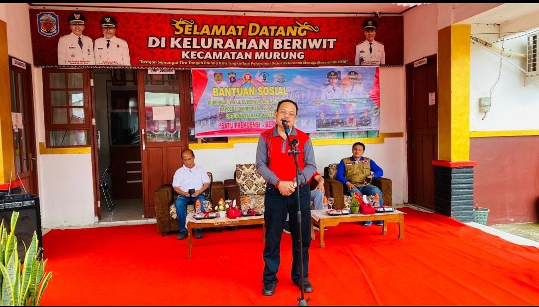 Serahkan Bansos di Kabupaten Murung Raya, Sekda Nuryakin Sampaikan Pesan Kedamaian dari Gubernur Kalimantan Tengah