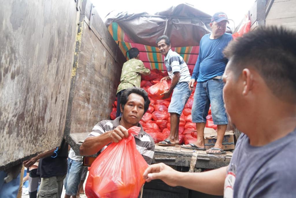 Ribuan Warga Serbu Pasar Penyeimbang di Kecamatan Lahei, Kabupaten Barito Utara