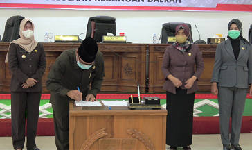 Pj. Bupati dan DPRD Barsel Tanda tangani Raperda APBD Tahun 2023