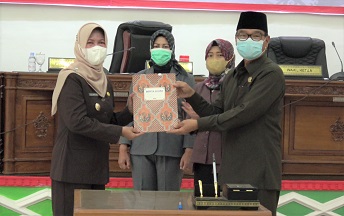 Pj. Bupati dan DPRD Barsel Tanda tangani Raperda APBD Tahun 2023