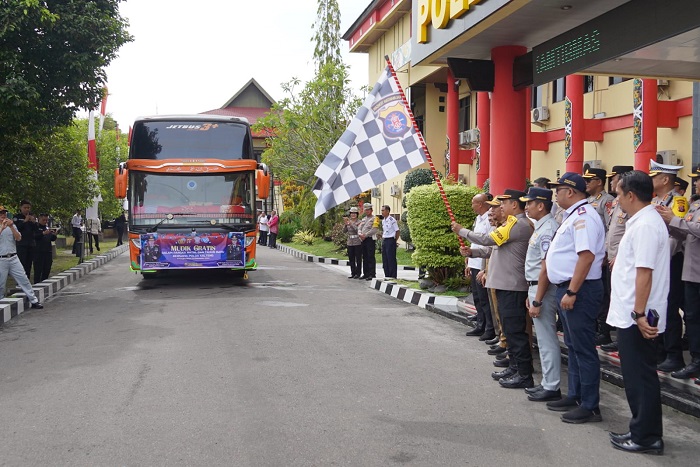 Hadiri Pelapasan Mudik Gratis Nataru Bersama Polda Kalteng, Plh. Asisten Pemkesra Maskur Sebut Mudik Gratis Kurangi Kecelakaan dan Kemacetan