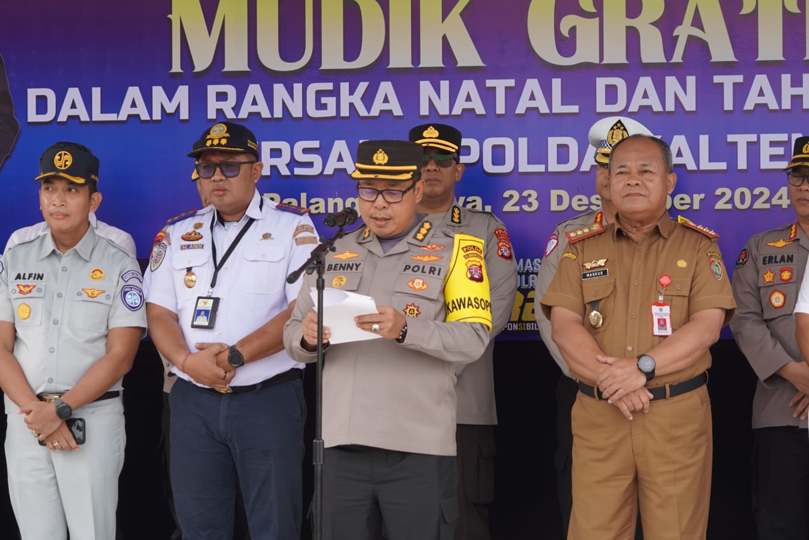 Hadiri Pelapasan Mudik Gratis Nataru Bersama Polda Kalteng, Plh. Asisten Pemkesra Maskur Sebut Mudik Gratis Kurangi Kecelakaan dan Kemacetan