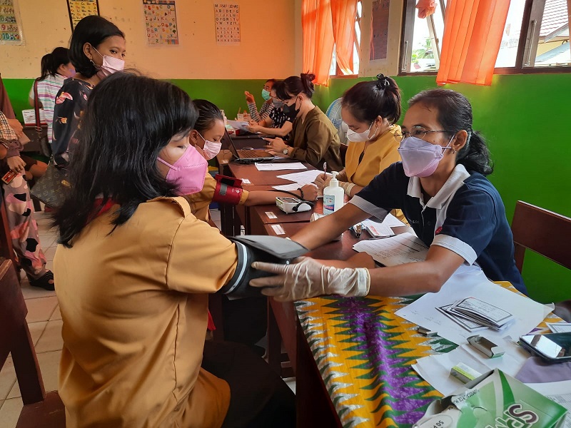 Murid SDN 3 Tampang  Tumbang Anjir Ikuti Vaksinasi   