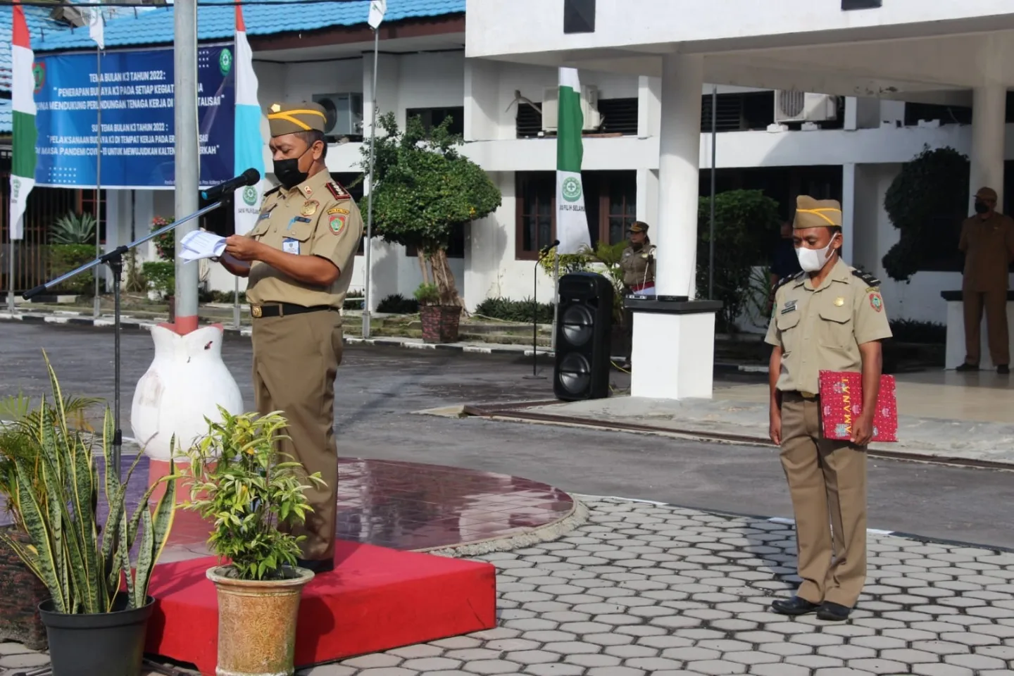 Disnakertrans Kalteng Gelar Upacara K.3 
