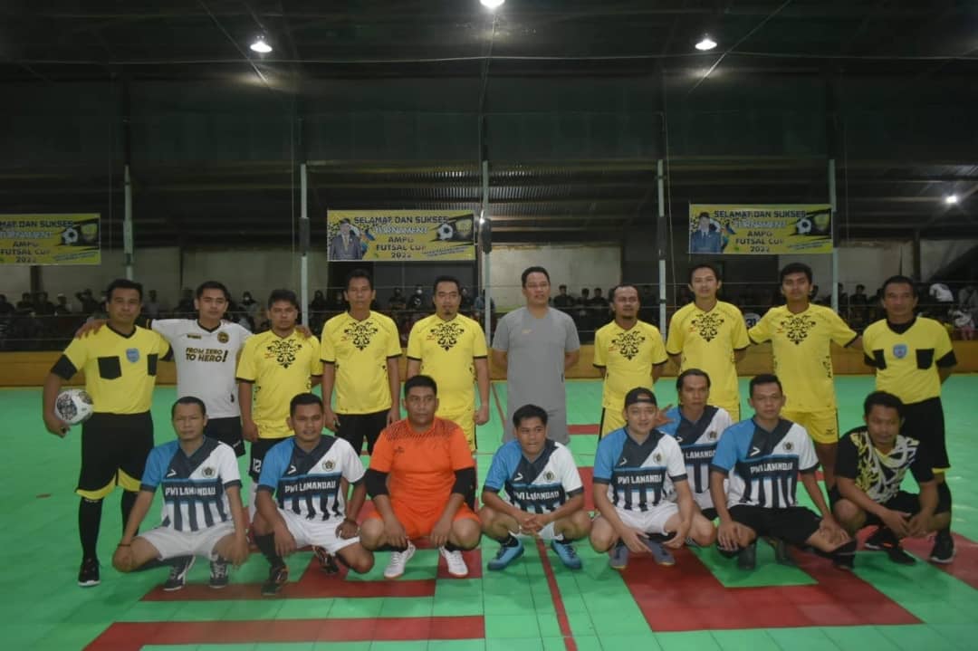Tendangan Pertama Bupati Lamandau Tanda Pembukaan Turnamen  AMPG Futsal Cup 2022